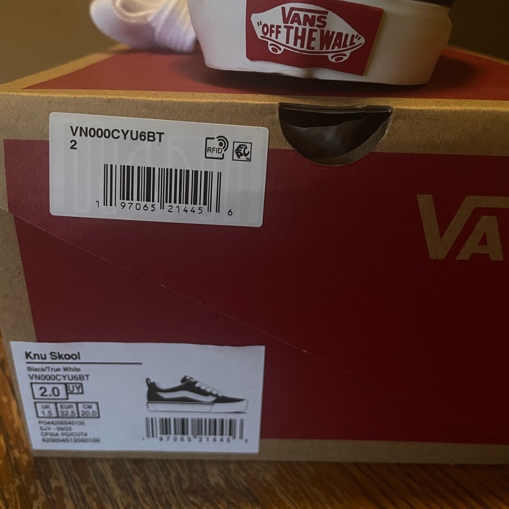 Vans Classic Black and White Skate Shoes - Picture 5 of 6